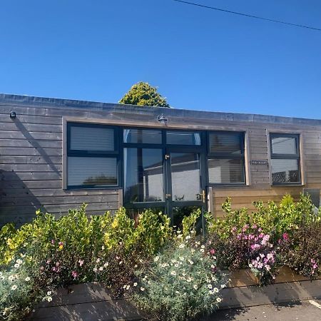 1-Bedroom Chalet With Parking On Site Looe Kültér fotó